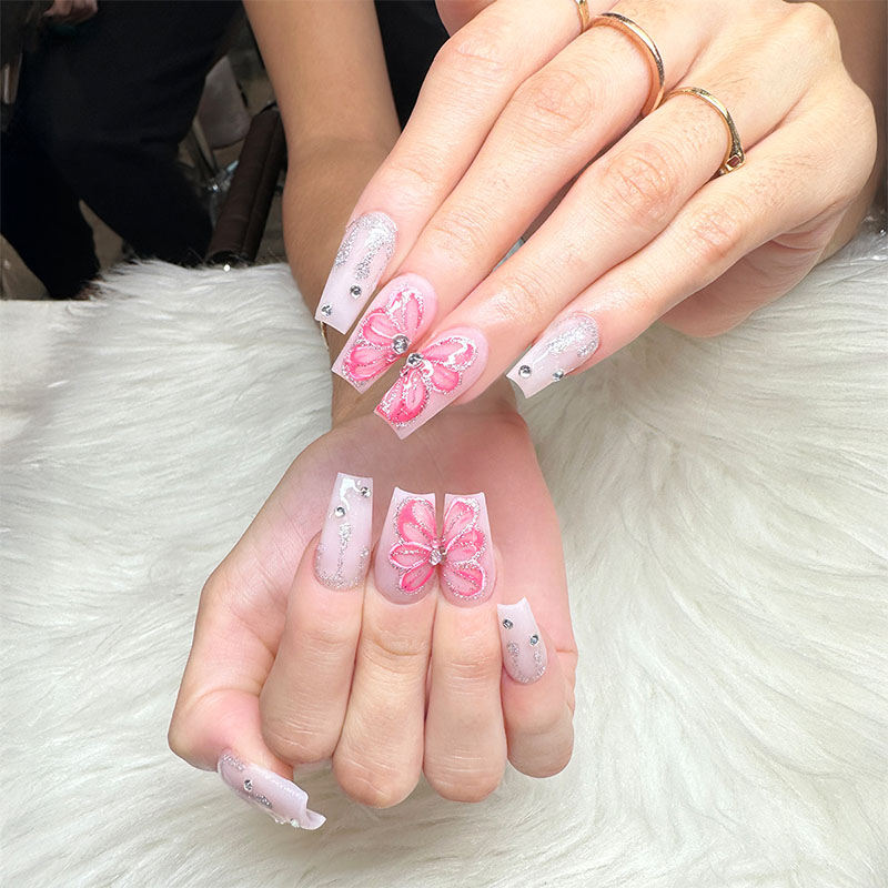 Luxx Nail Lounge